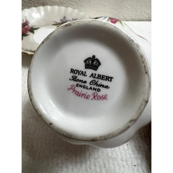 Vintage Royal Albert Bone China England Prairie Rose Cup and Tray - Picture 3 of 4